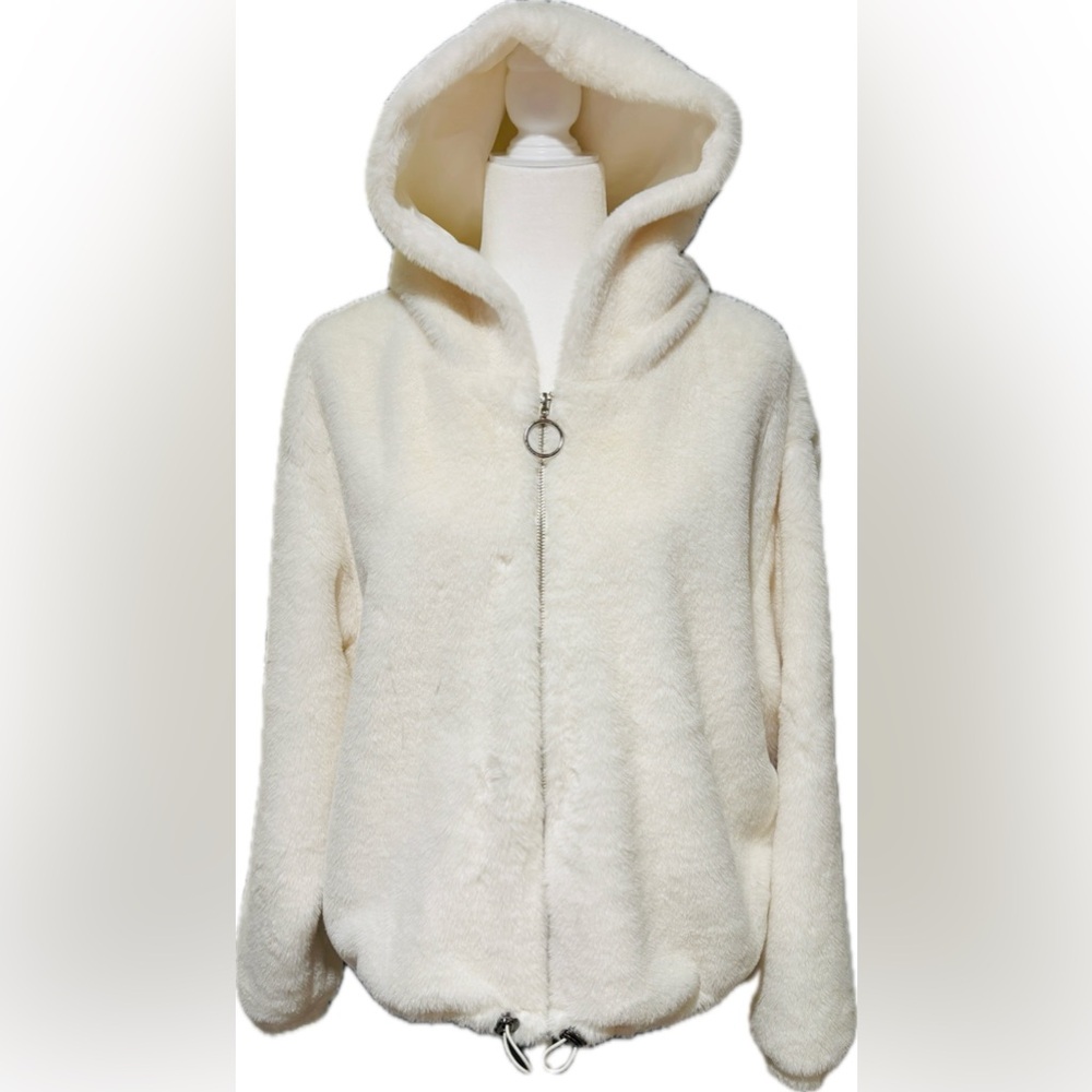 Free Haven Women’s Plush Light Jacket